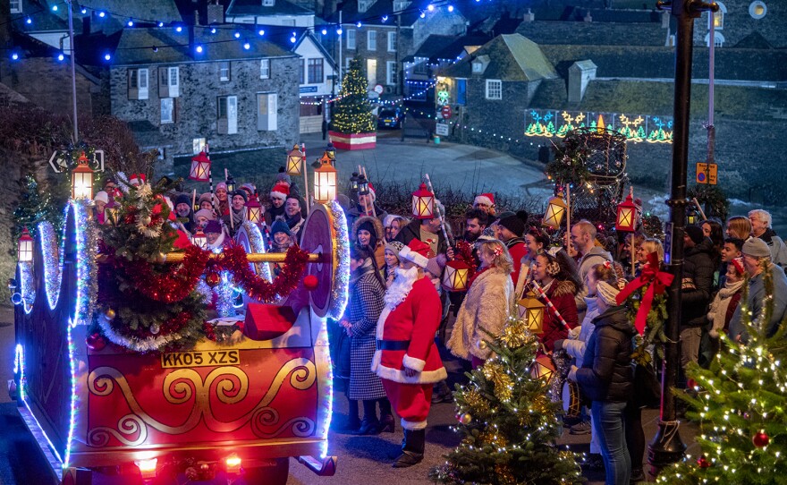 A scene from DOC MARTIN Christmas Special