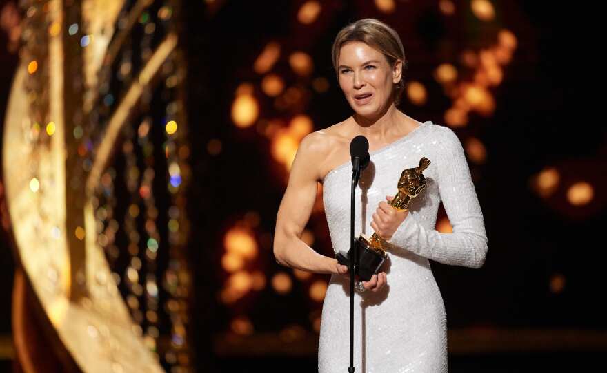 Renée Zellweger accepts the Oscar® for Actress In A Leading Role during the live ABC Telecast of The 92nd Oscars® at the Dolby® Theatre in Hollywood, CA on Sunday, February 9, 2020.