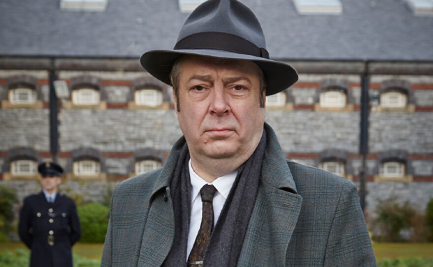 Roger Allam as DI Fred Thursday.