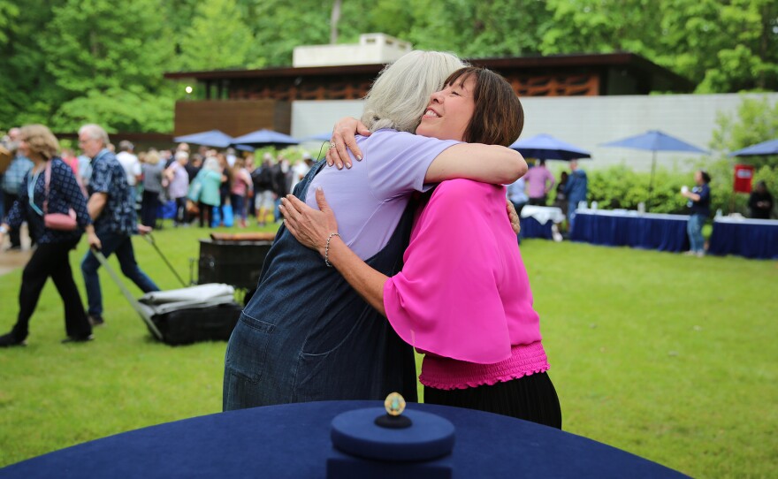 Jill Burgum (right) appraises a Marcus and Co. boulder opal and gold ring, ca. 1900, in Bentonville, Arkansas. ANTIQUES ROADSHOW “Crystal Bridges Museum of American Art, Hour 1” airs Monday, January 6, 2025 at 8/7C PM on PBS.