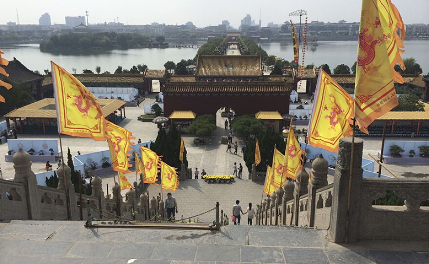 Imperial palace, Dragon Pavilion, Kaifeng, China.