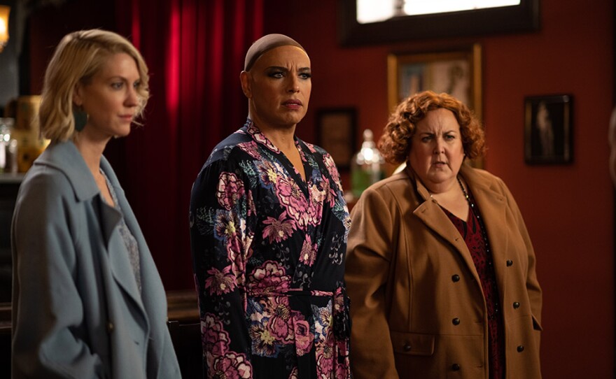 On "Life is a Cabaret," after witnessing a man's murder, Frankie's search for his lady-friend suspect leads her to an underground cabaret.