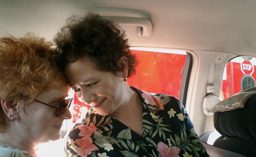 Janis Ian and Patricia Snyder following their wedding (2003).