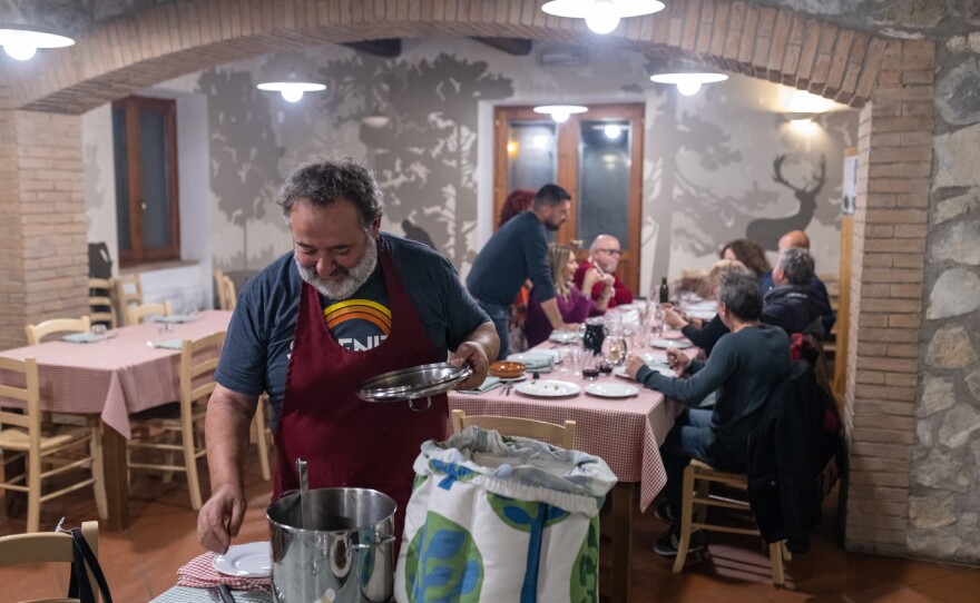 Adio Provvedi opens his cooking container where he cooked <em>peposo</em>, a traditional dish from Tuscany, on Nov. 12.