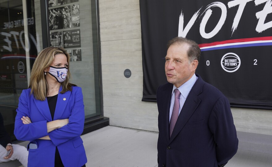 Michigan Secretary of State Jocelyn Benson (left) and Detroit Pistons Vice Chairman Arn Tellem talk about voting last Thursday, when balloting began in the state. The Pistons are allowing their arena to be used as a polling station.
