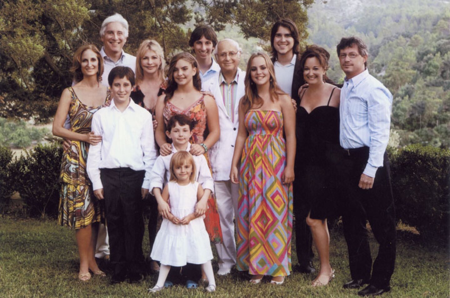 Norman and Lyn Lear with family. Pictured (l to r): Kate Lear LaPook, Jonathan LaPook (top), Noah LaPook (bottom), Lyn Lear, Brianna Lear, Griffin Katz (below Brianna), Zoe Katz (bottom, below Griffin), Daniel LaPook, Norman Lear, Maddie Lear, Ben Lear, Maggie Lear Katz and Dan Katz.