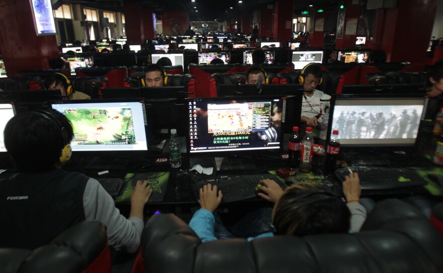 People play at an internet cafe bar in Zhengzhou, China in 2013.