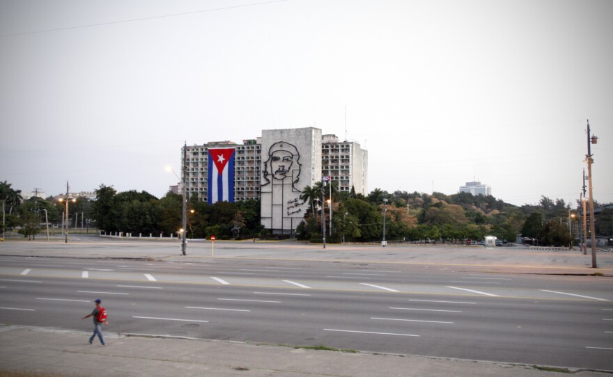 A image of Ernesto "Che" Guevara overlooks the plaza. The building houses Cuba's Ministry of the Interior.