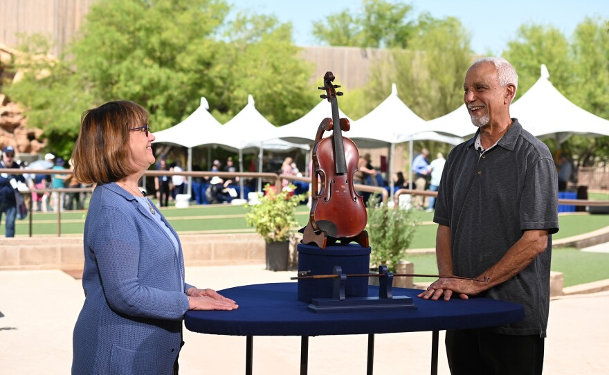 Claire Givens (left) appraises an Auguste Falisse violin and French bow, ca. 1917, in Las Vegas, Nevada. ANTIQUES ROADSHOW “Springs Preserve, Hour 1” airs Monday, January 27 at 8/7C PM on PBS.