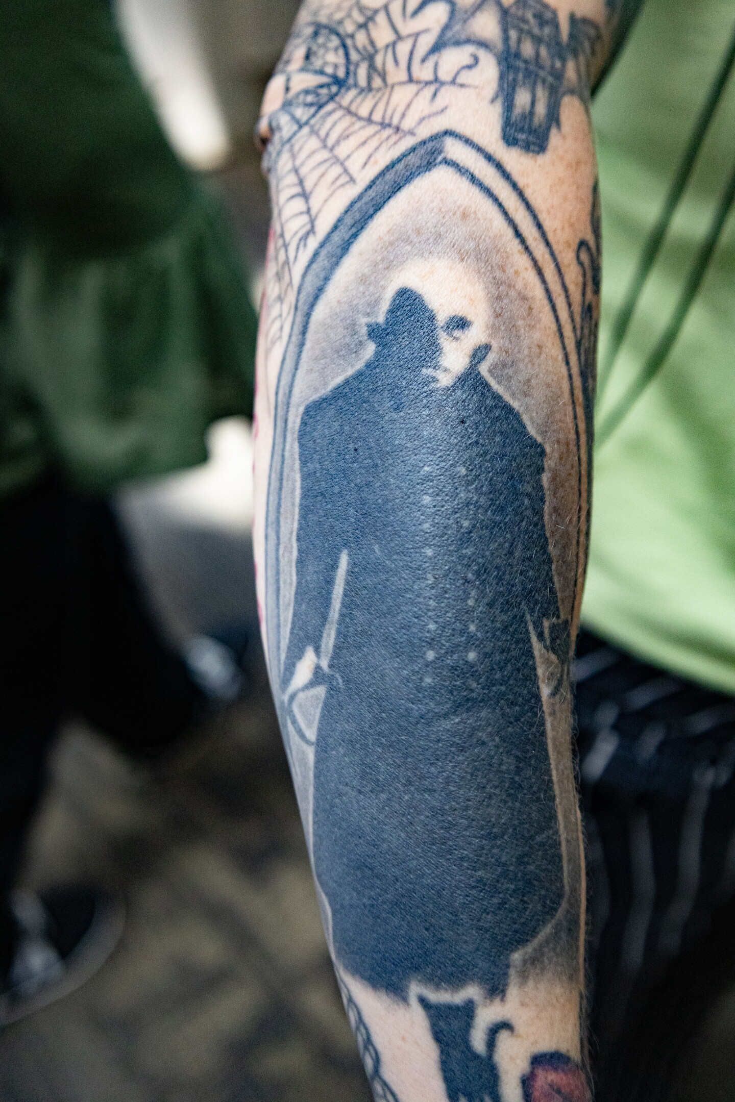 Nosferatu looms in shadow in this horror movie-inspired tattoo at Comic-Con, July 23, 2026.