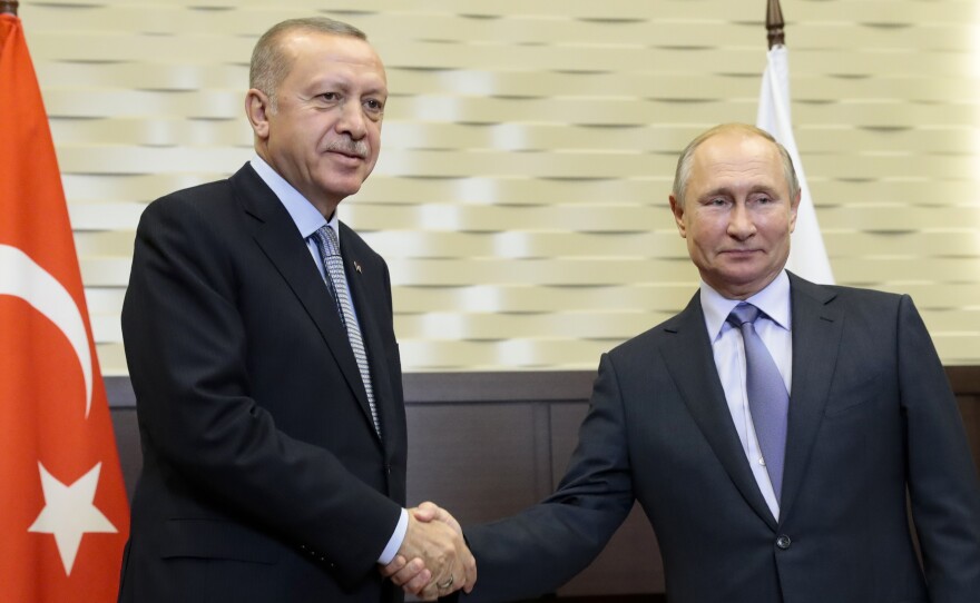 Russian President Vladimir Putin (right) and Turkish President Recep Tayyip Erdogan pose for a photo during their meeting in Sochi, Russia, Tuesday.