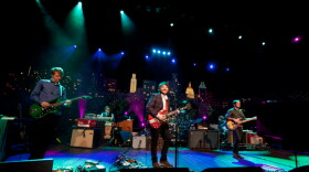 Modern rock band Wilco returns to AUSTIN CITY LIMITS with tunes from its LP "The Whole Love."