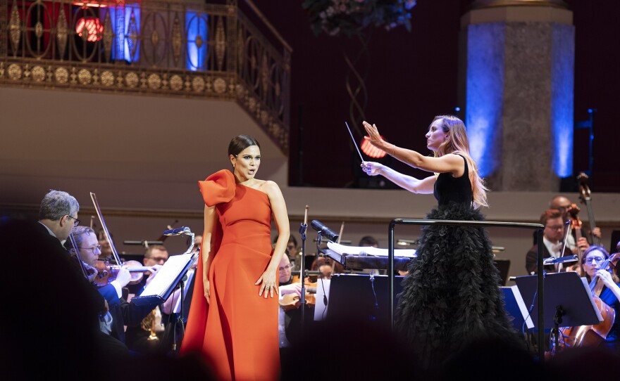 Larisa Martinez with conductor Beatrice Venezi in "The New Divas Live In Vienna"