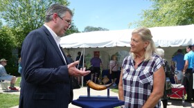 Joel Bohy (left) appraises a 1776 identified revolutionary soldier’s powder horn in Charlevoix, Mich. ANTIQUES ROADSHOW “Castle Farms, Hour 3” premieres Monday, April 13 at 8/7C PM on PBS.
