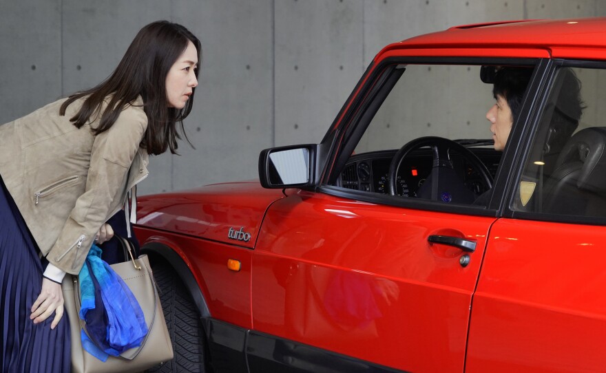 Reika Kirishima as Oto and Hidetoshi Nishijima as Kafuku in <em>Drive My Car</em>