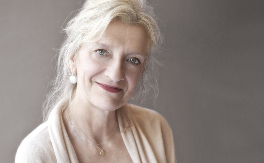 In 2009, Elizabeth Strout won a Pulitzer Prize for <em>Olive Kitteridge</em>, a collection of interconnected stories.