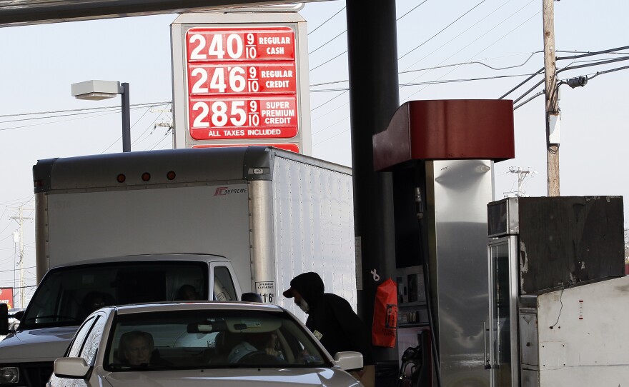 Vehicles wait in line at a gas station in Turnersville, N.J., last Thursday.