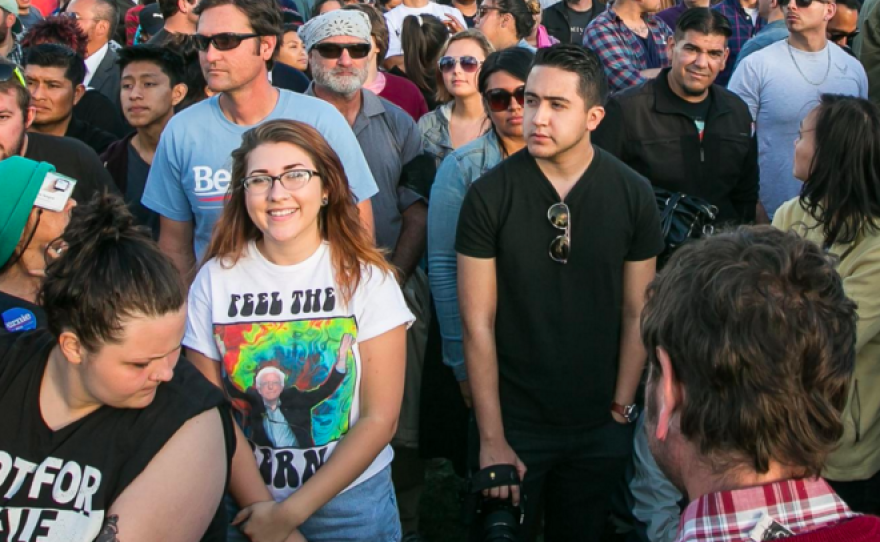 Crowd awaits arrival of Bernie Sanders at a rally in National City, May 21, 2016.