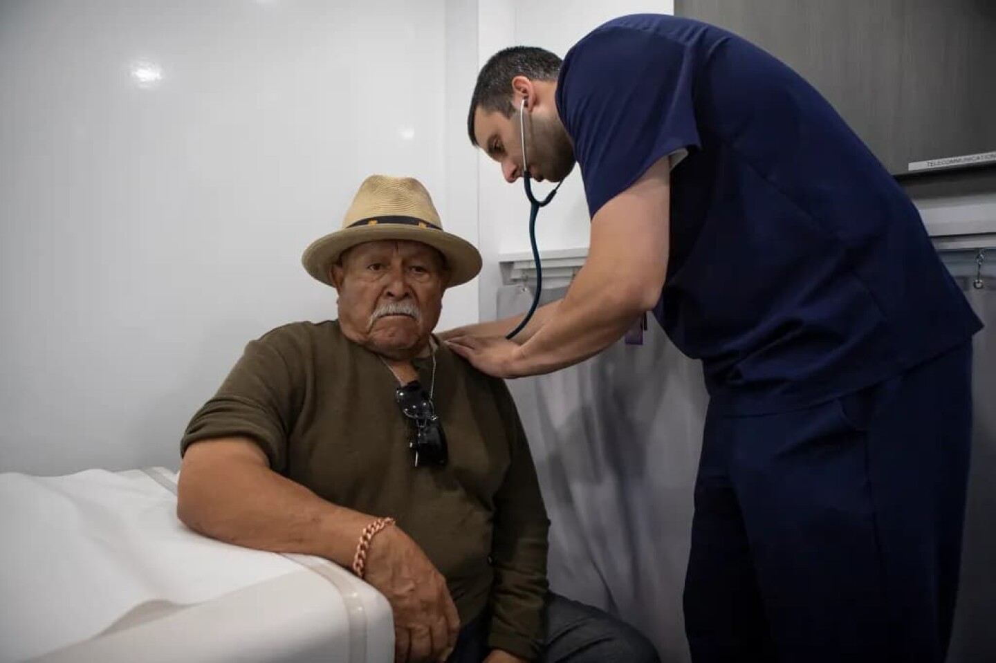 Patient and Parlier resident Javier Hernandez getting his blood pressure and blood sugar test during a check-up on May 16, 2025. Photos by Larry Valenzuela, CalMatters/CatchLight Local