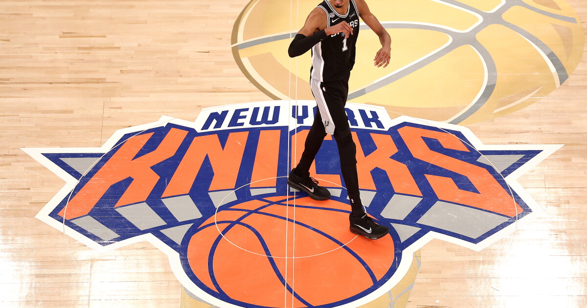 Knicks fans jeer Trump as Spurs take Game 3 in NBA Finals