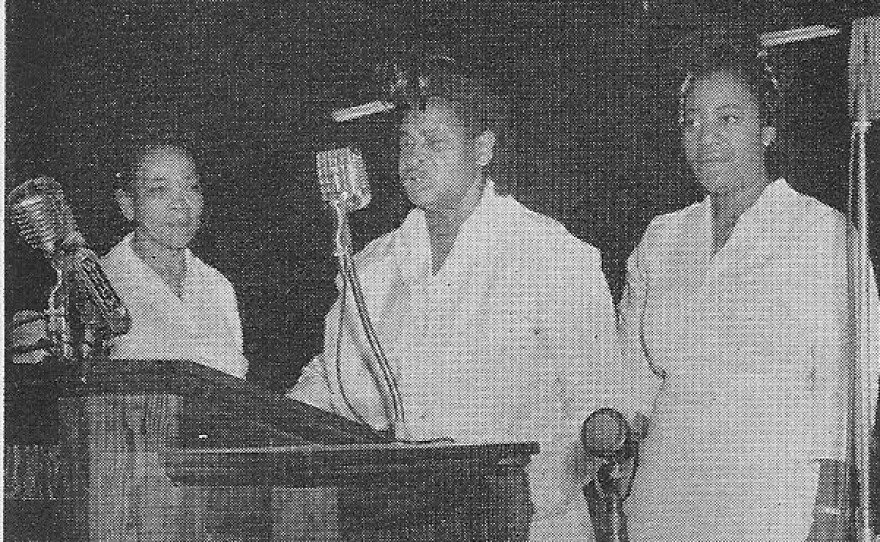 One of few known images of Arizona Dranes (center).