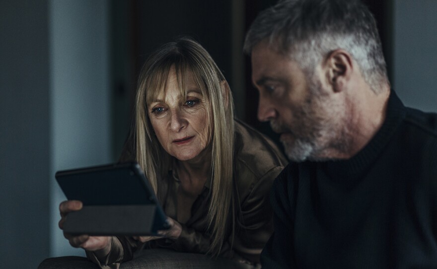 Hannah (Lesley Sharp) and Billy (Vincent Regan) in BEFORE WE DIE.