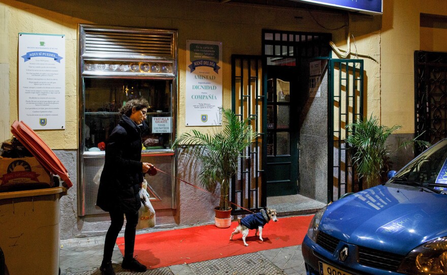 Robin Hood Restaurant has become quite the hotspot — the restaurant has poached staff from luxury hotels and celebrity chefs are lining up to work there once a week.