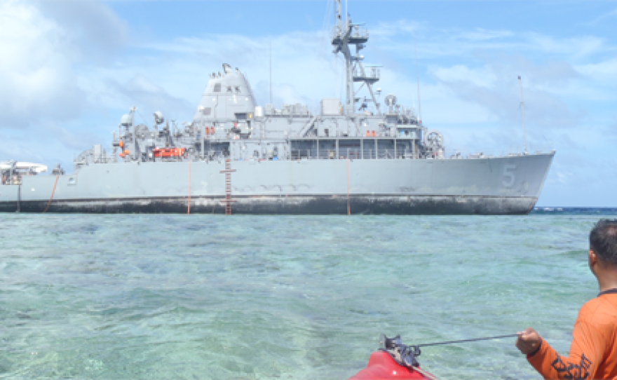 USS Guardian stuck on Tubbataha Reef.