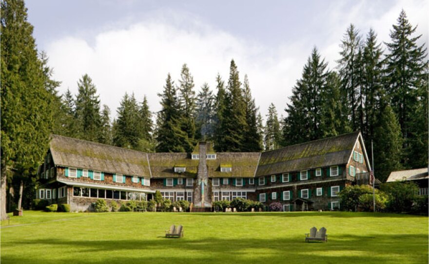 This episode takes viewers to the the lush Pacific Northwest, where Lake Quinault Lodge nestles in the heart of the Olympic National Forest, delighting guests with such old-fashioned pleasures as a hike in the woods or a game of chess by the fire.