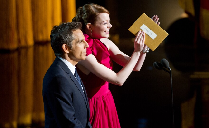 Ben Stiller not liking the spotlight stolen from him by Emma Stone who seemed to be acting drunk.