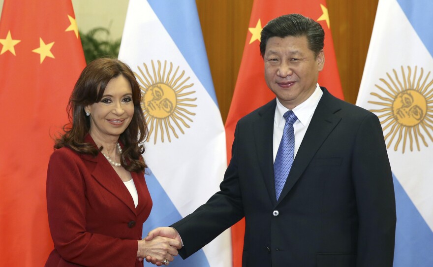 Chinese President Xi Jinping shakes hands with Argentine President Cristina Fernandez de Kirchner during their talks in Beijing on Wednesday. In a tweet she sent out today, Kirchner appeared to mock Chinese speech.