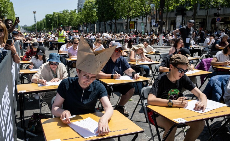 Spellers equipped with pen and paper attempted to transcribe text excerpts read aloud over three rounds.