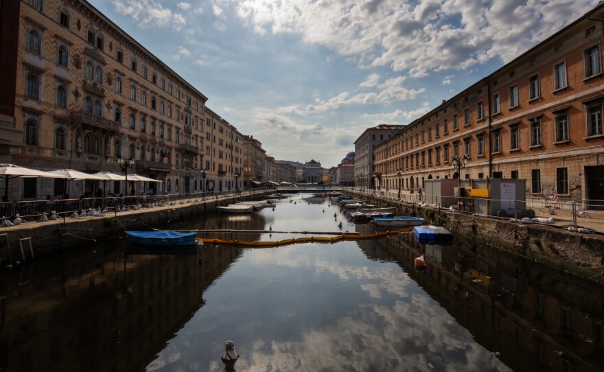 Borgo Teresiano is one of the oldest and most historical districts in the center of Trieste. The centerpiece is the Grand Canal, created in the 1750s, a navigable canal perpendicular to the waterfront that brought goods directly into the city.