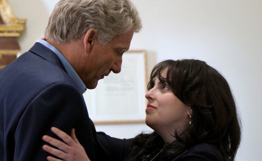 Clive Owen as Bill Clinton and Beanie Fieldstein as Monica Lewinsky in the FX series Impeachment: American Crime Story