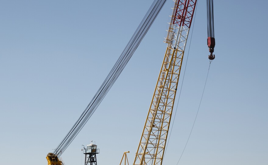 The Chesapeake 1000 crane.