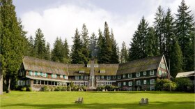 This episode takes viewers to the the lush Pacific Northwest, where Lake Quinault Lodge nestles in the heart of the Olympic National Forest, delighting guests with such old-fashioned pleasures as a hike in the woods or a game of chess by the fire.