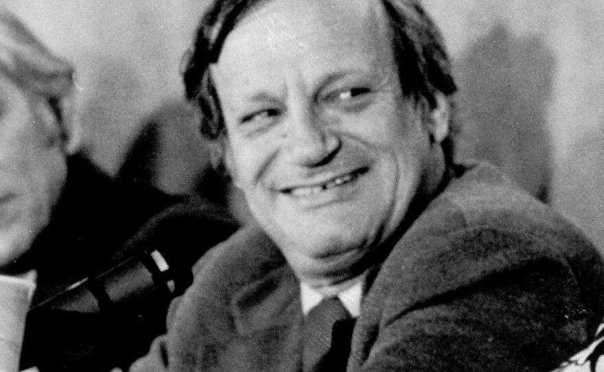Frank Mankiewicz listens to Hunter S. Thompson speak at a 1972 panel on the influence of the news media on national elections.