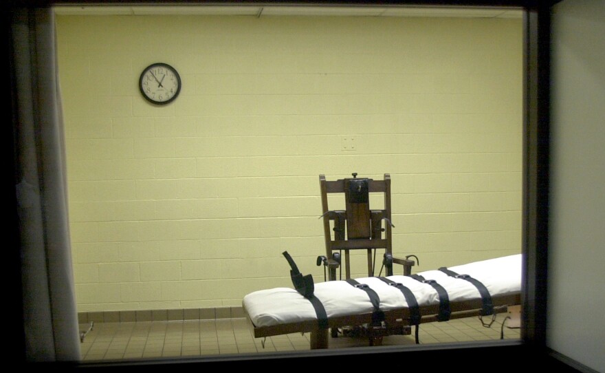 A view of the death chamber from the witness room at the Southern Ohio Correctional Facility shows an electric chair and gurney August 29, 2001 in Lucasville, Ohio.