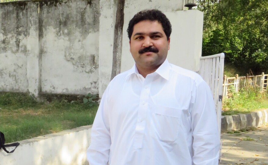 Babar Nawaz Khan, chairman of Pakistan's parliamentary committee on human rights, is trying to strengthen punishment for organ traffickers, who have tried to bribe him to stop his efforts.