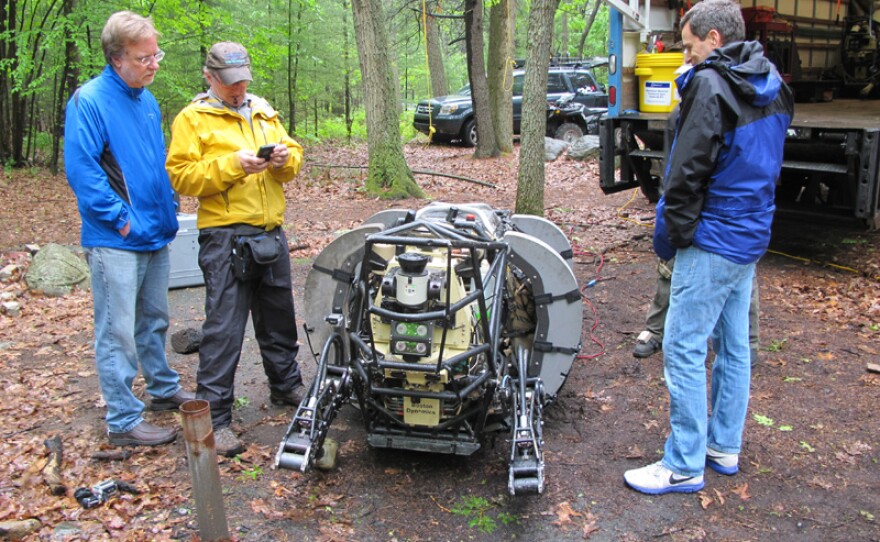 David Pogue and the MAKING STUFF "Wilder" crew meet Boston Dynamics' LS3 4-legged robot.