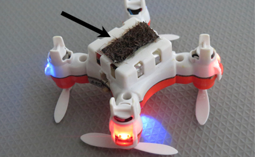 The insect-sized drones use horse hairs coated with ionic liquid gel to mimic the fuzzy exterior of bees and provide an electric charge to keep the grains attached.