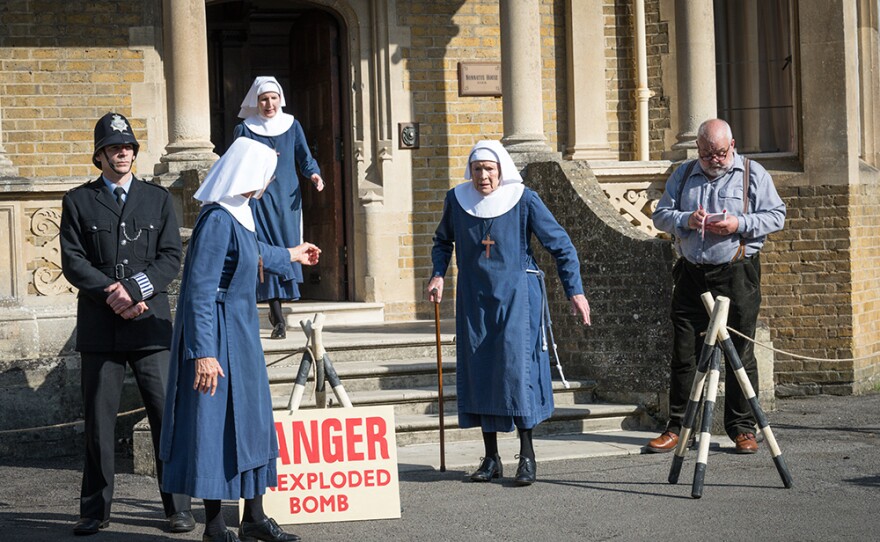 Sister Julienne (JENNY AGUTTER), Sister Hilda (FENELLA WOOLGAR), Sister Monica Joan (JUDY PARFITT), Fred Buckle (CLIFF PARISI)