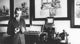 Tesla examining mechanical pieces in 1933.