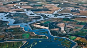 California's Central Valley Basin includes two major watersheds--the Sacramento River on the north and the San Joaquin River on the south--that extend nearly 500 miles from northwest to southeast and range from about 60 to 100 miles wide. 