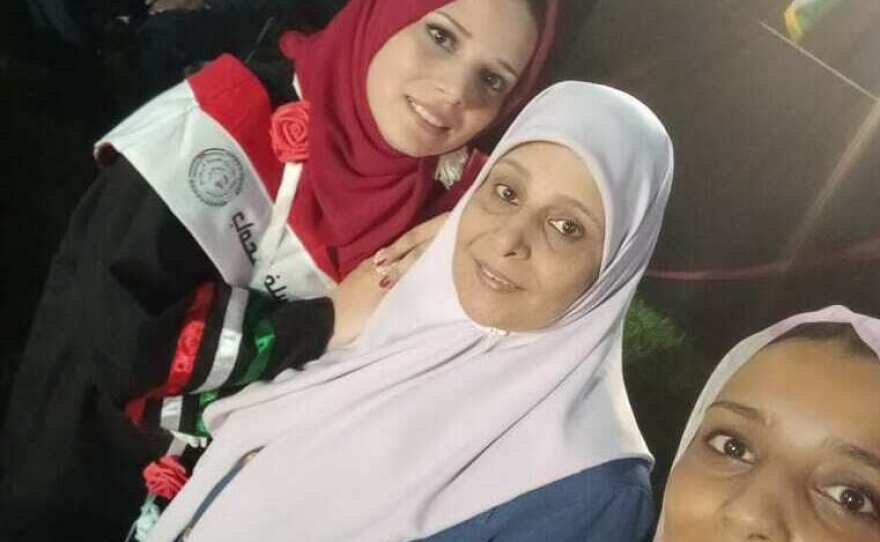 Eman Abusaeid (far right) with her mother, sister Yaqeen and father.