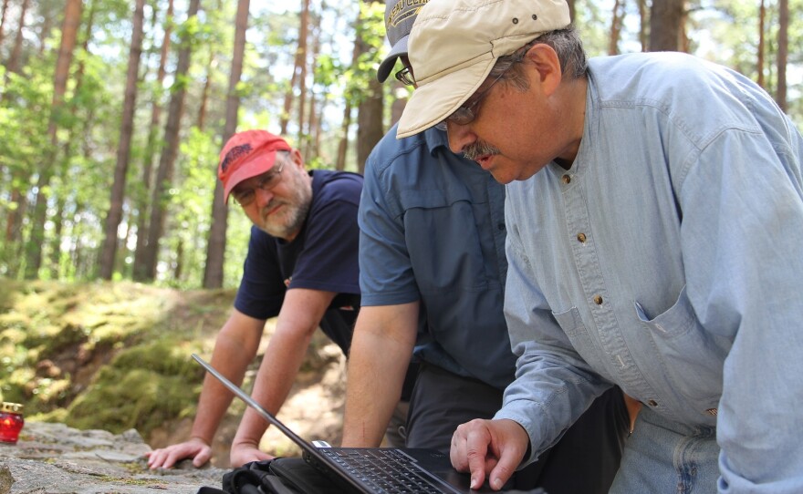 Richard Freund, University of Hartford (front); Harry Jol, University of Wisconsin, Eau Claire (middle); and Philip Reeder, Duquesne University (back), discuss where the next round of work will be conducted.