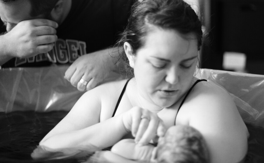 Nick and Rachel Robinson welcome their son Cash, who was born in a midwife's birthing pool.