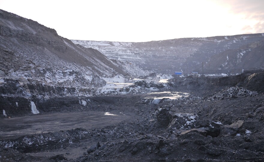 The Longhua Harbin Coal Company, a subsidiary of China National Coal Group, the third-largest coal mining company in the world, employs 4,000 people, but is scheduled to close by the end of this year. When it closes, it will wipe out the town of Dalianhe's main source of revenue.