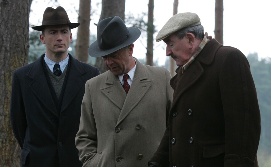A scene from FOYLE'S WAR: Season 4