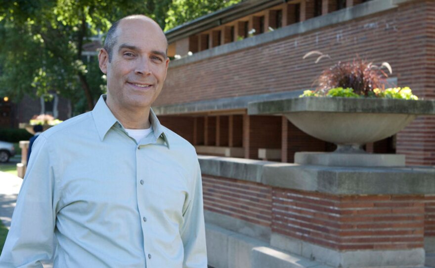 Host Geoffrey Baer at Frank Lloyd Wright’s prairie style Robie House in Chicago.